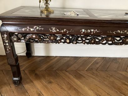 EXTRÊME-ORIENT

Importante console en bois...
