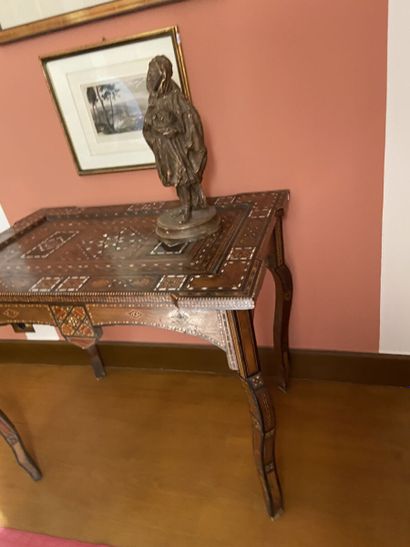 Table rectangulaires à angles découpés en...