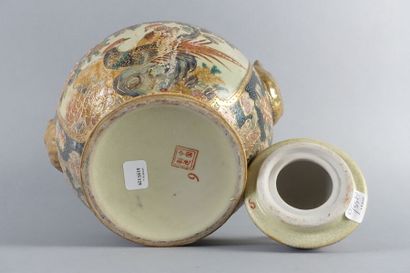 JAPON, XXe siècle

Pot couvert en Satsuma...