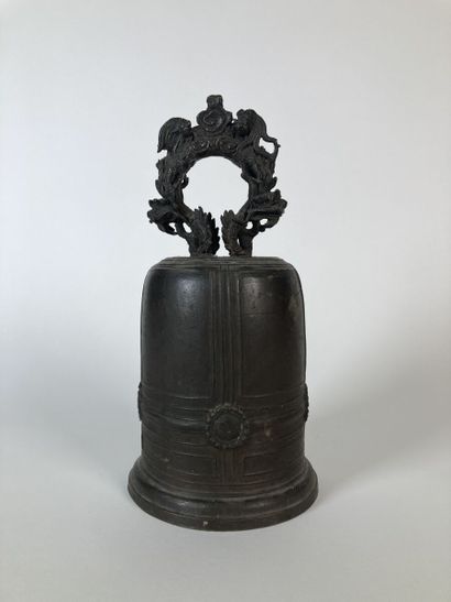 VIETNAM - Vers 1900

Cloche en bronze à patine...