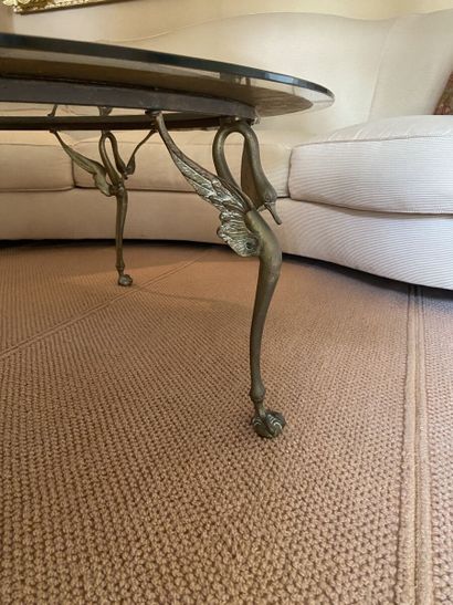 Table basse circulaire, le plateau en verre...