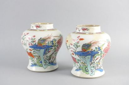 CHINE, XIXe siècle

Paire de vases en porcelaine...