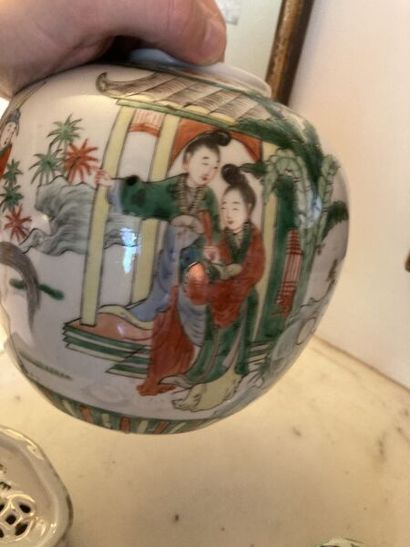 CHINE, XXe siècle

Pot à gingembre en porcelaine...