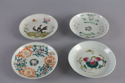 EXTRÊME-ORIENT

Quatre coupelles en porcelaine...
