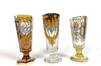 BOHÊME
Set of three cups with cut sides on...