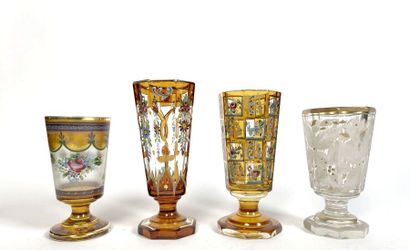 BOHÊME
Set of three cups with cut sides on...