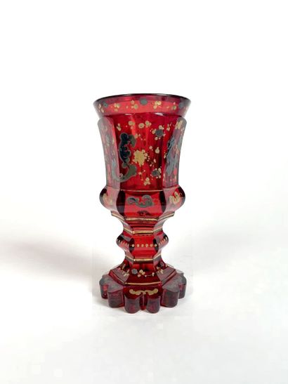 BOHÊME
Hexagonal bowl on a serrated pedestal...