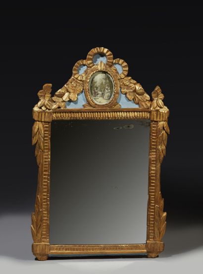 Gilded wood mirror, the pediment with ribbon...