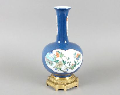 SAMSON
Vase in the taste of China with enamels...