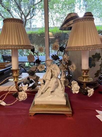 PARIS
Statuette representing a Chinese musician...