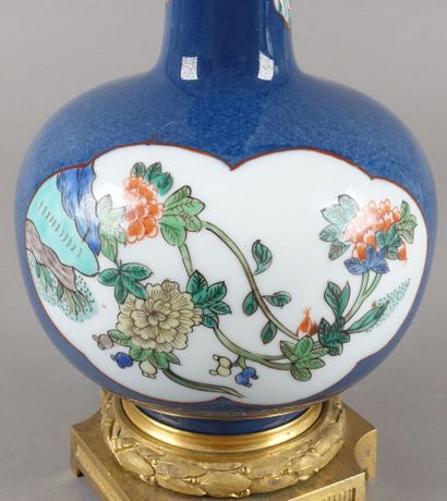SAMSON
Vase in the taste of China with enamels...