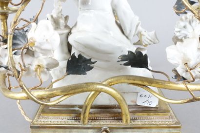 PARIS
Statuette representing a Chinese musician...