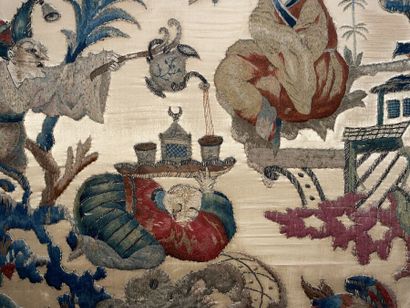 Four-leaf screen, curved in the upper part,...