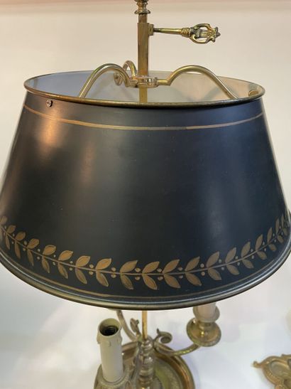 Lamp bouillotte in gilded bronze with three...