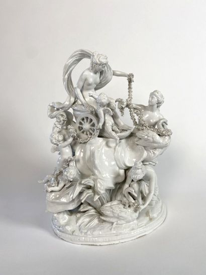 PARIS
Important group in white enamelled...