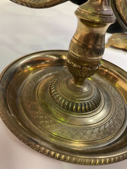 Lamp bouillotte in gilded bronze with three...