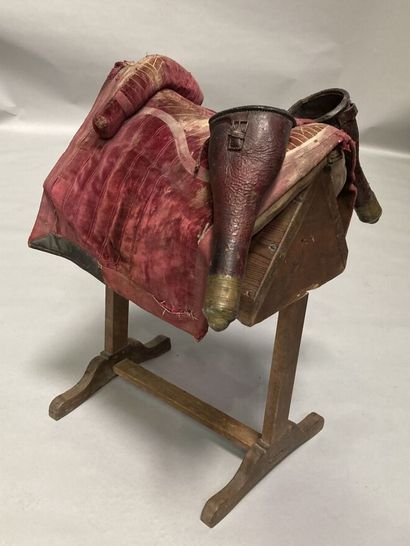 BITROU - Paris
Cavalry officer's saddle trimmed...