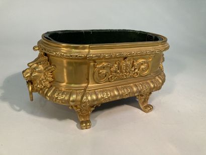 In the taste of BARBEDIENNE
Oval planter...