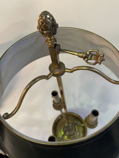 Lamp bouillotte in gilded bronze with three...