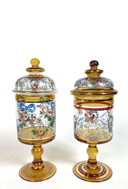 BOHÊME
Two covered bowls on pedestal in translucent...