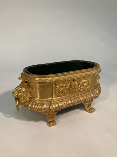 In the taste of BARBEDIENNE
Oval planter...