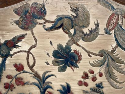 Four-leaf screen, curved in the upper part,...