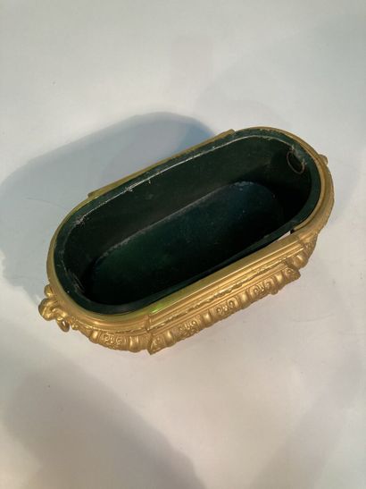 In the taste of BARBEDIENNE
Oval planter...