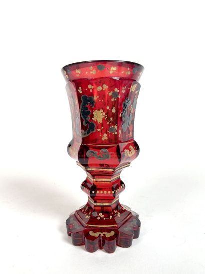 BOHÊME
Hexagonal bowl on a serrated pedestal...