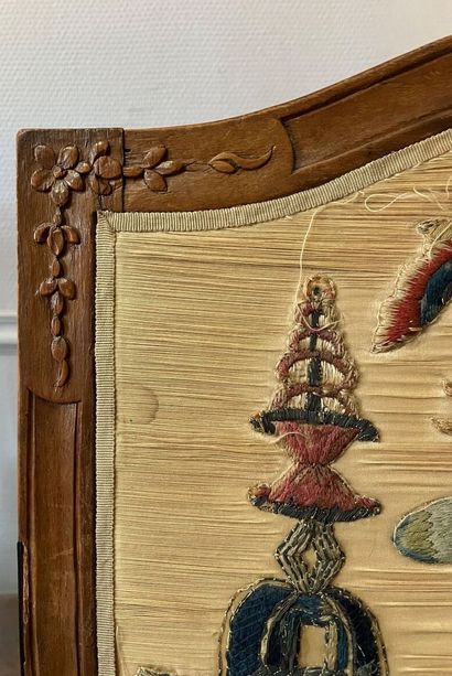 Four-leaf screen, curved in the upper part,...