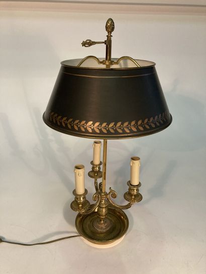 Lamp bouillotte in gilded bronze with three...