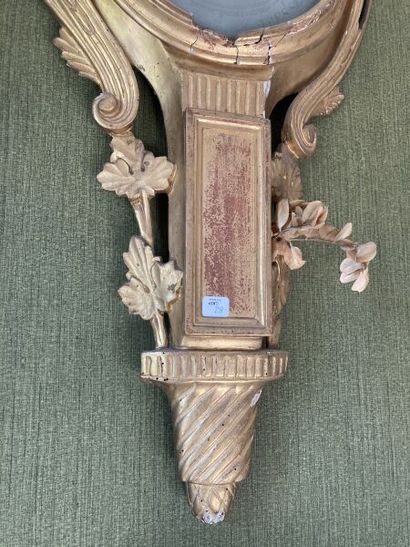 Carved and gilded wood barometer of violin...
