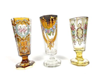 BOHÊME
Set of three cups with cut sides on...
