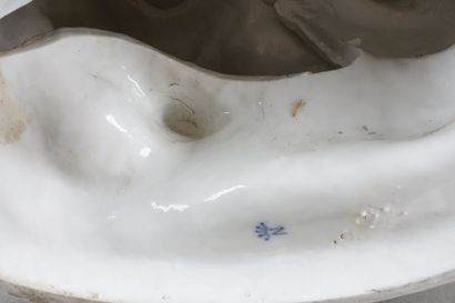 PARIS
Important group in white enamelled...