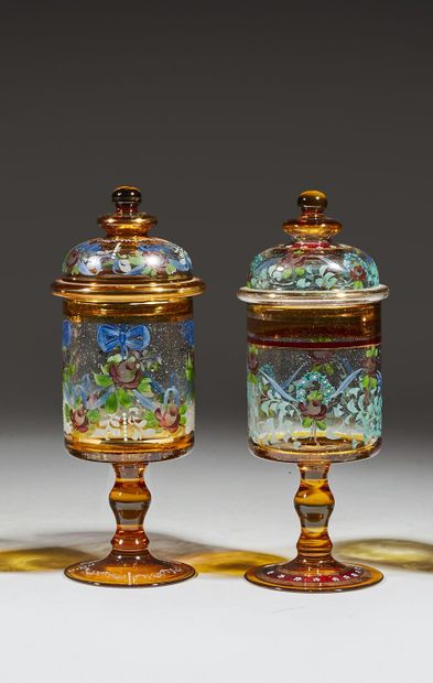 BOHÊME
Two covered bowls on pedestal in translucent...