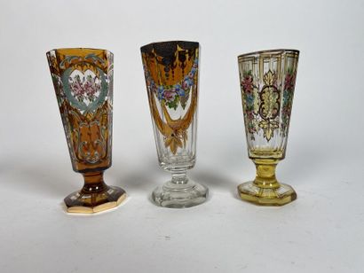 BOHÊME
Set of three cups with cut sides on...