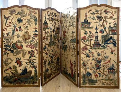Four-leaf screen, curved in the upper part,...