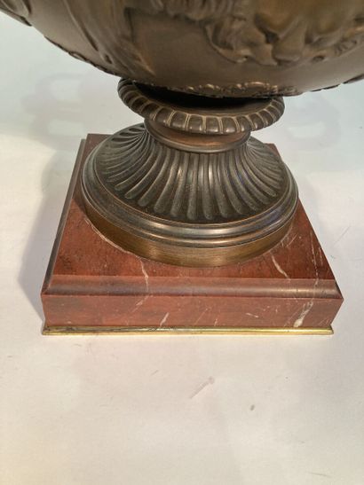 After the antique
Warwick vase in patinated...