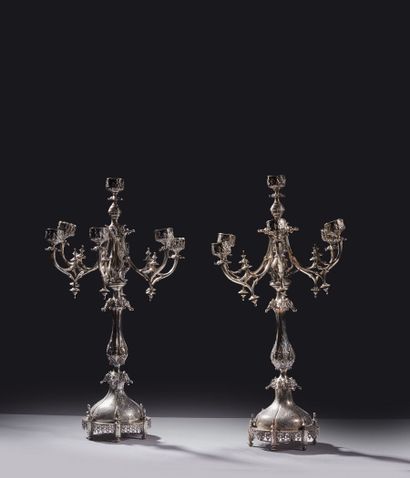 Paire de candélabres à six bras et sept lumières...