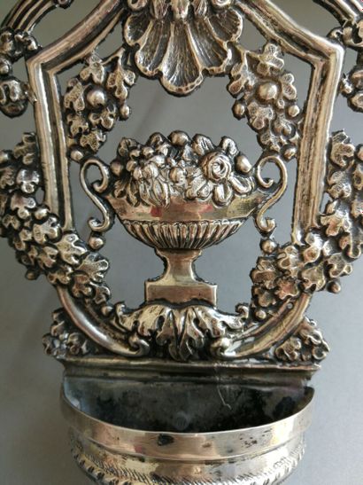 Bénitier en argent 800 millièmes décoré en...