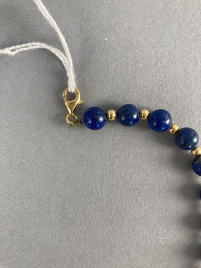 Collier de boules de lapis-lazuli teinté...
