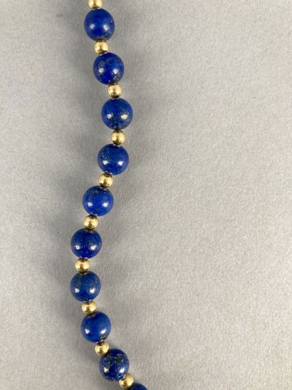 Collier de boules de lapis-lazuli teinté...