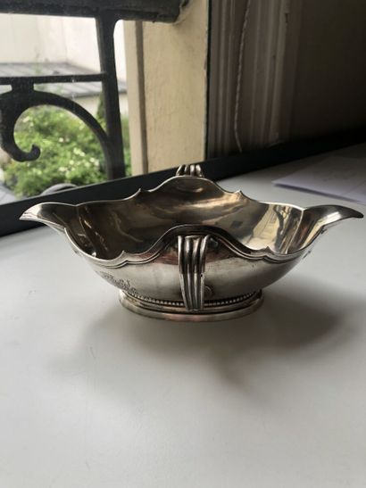 Saucière ovale en argent uni à anses et doubles...