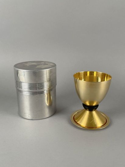 Calice et sa patène en vermeil brossé 950...