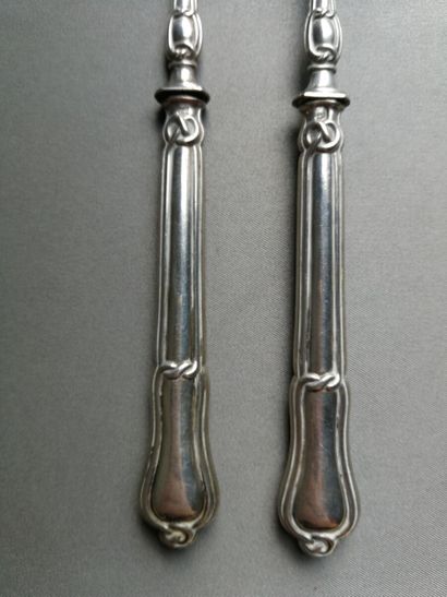 Douze fourchettes à huîtres en argent 800...