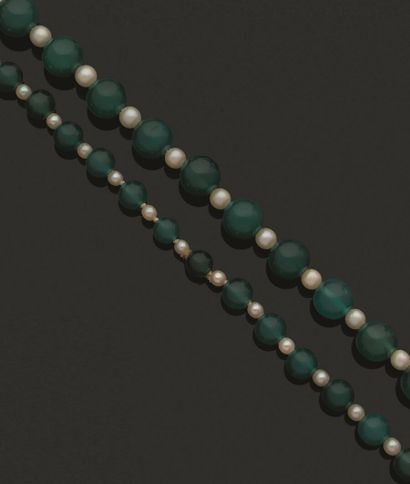 Collier de boules de chrysoprases alternées...