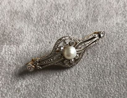 Broche en or jaune 750 millièmes et platine...