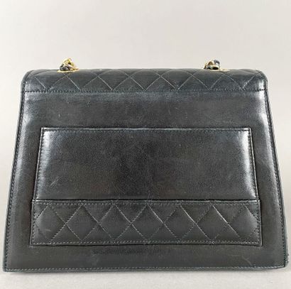 CHANEL, circa 1889-1990
Sac à main en cuir...