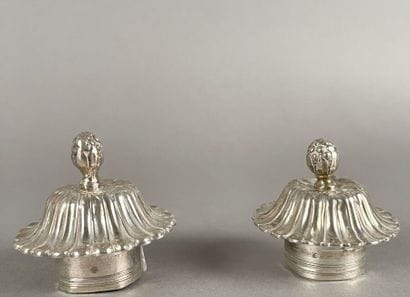 Monture d'huilier en argent posant sur quatre...