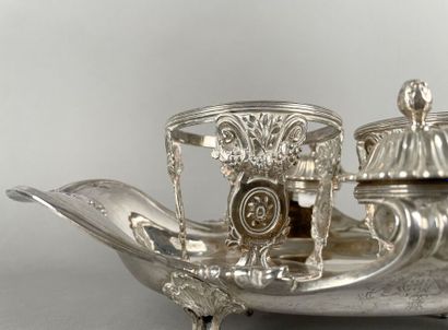 Monture d'huilier en argent posant sur quatre...