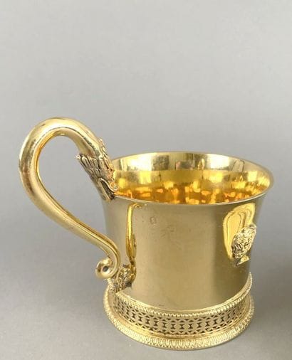 Tasse et sous-tasse en vermeil 950 millièmes...